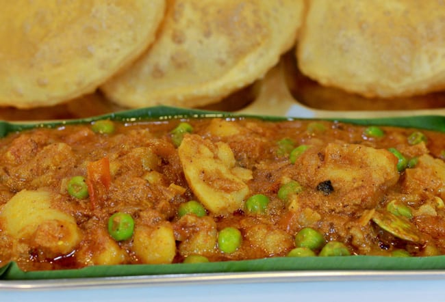 Aloo Kurma Puri - Marathi Recipe