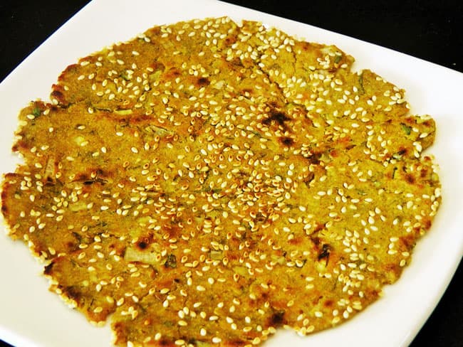Jwaricha Thalipeeth