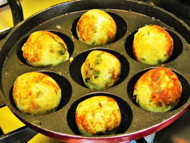 Upwas Dahi Vada - Marathi Recipe