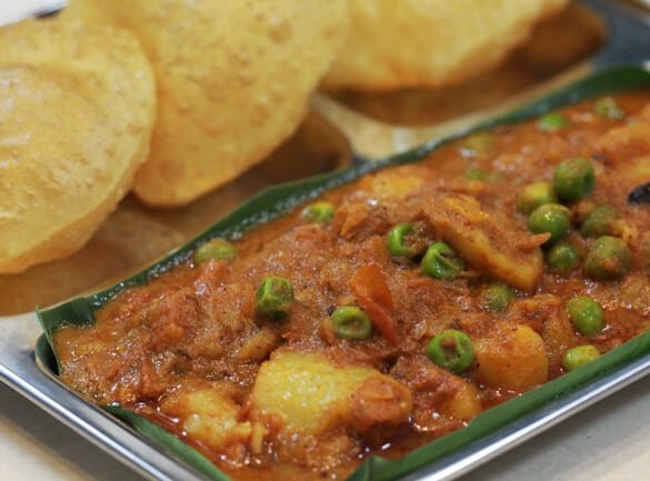 Aloo Kurma Puri - Marathi Recipe