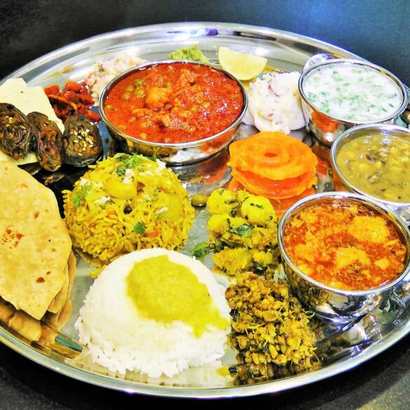 How to serve food in plate - Marathi Recipe