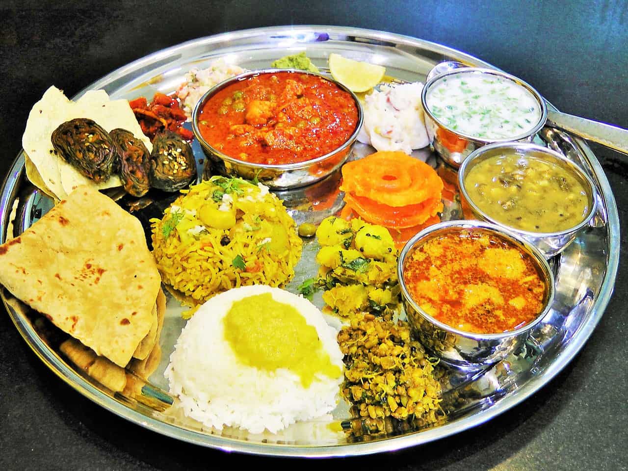 How to serve food in plate - Marathi Recipe