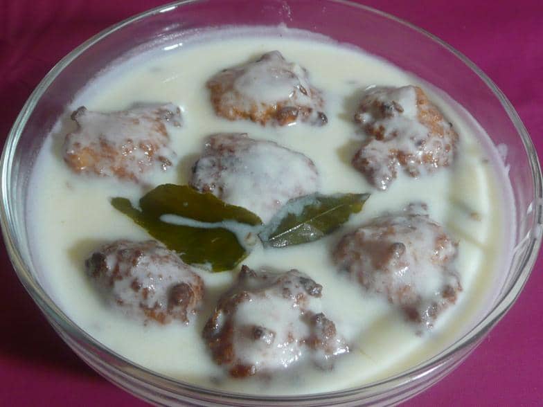 Maharashtrian Kadhi with Pakoda
