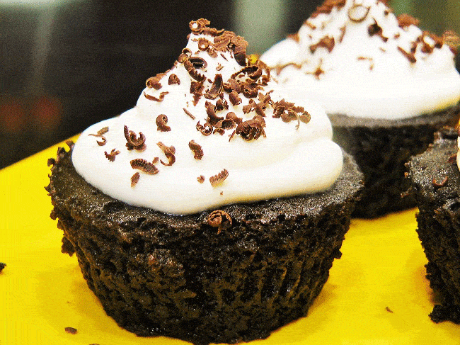 Microwave Oreo Cupcake